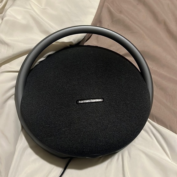 Studio onyx 7 got the charger with it only used a couple times